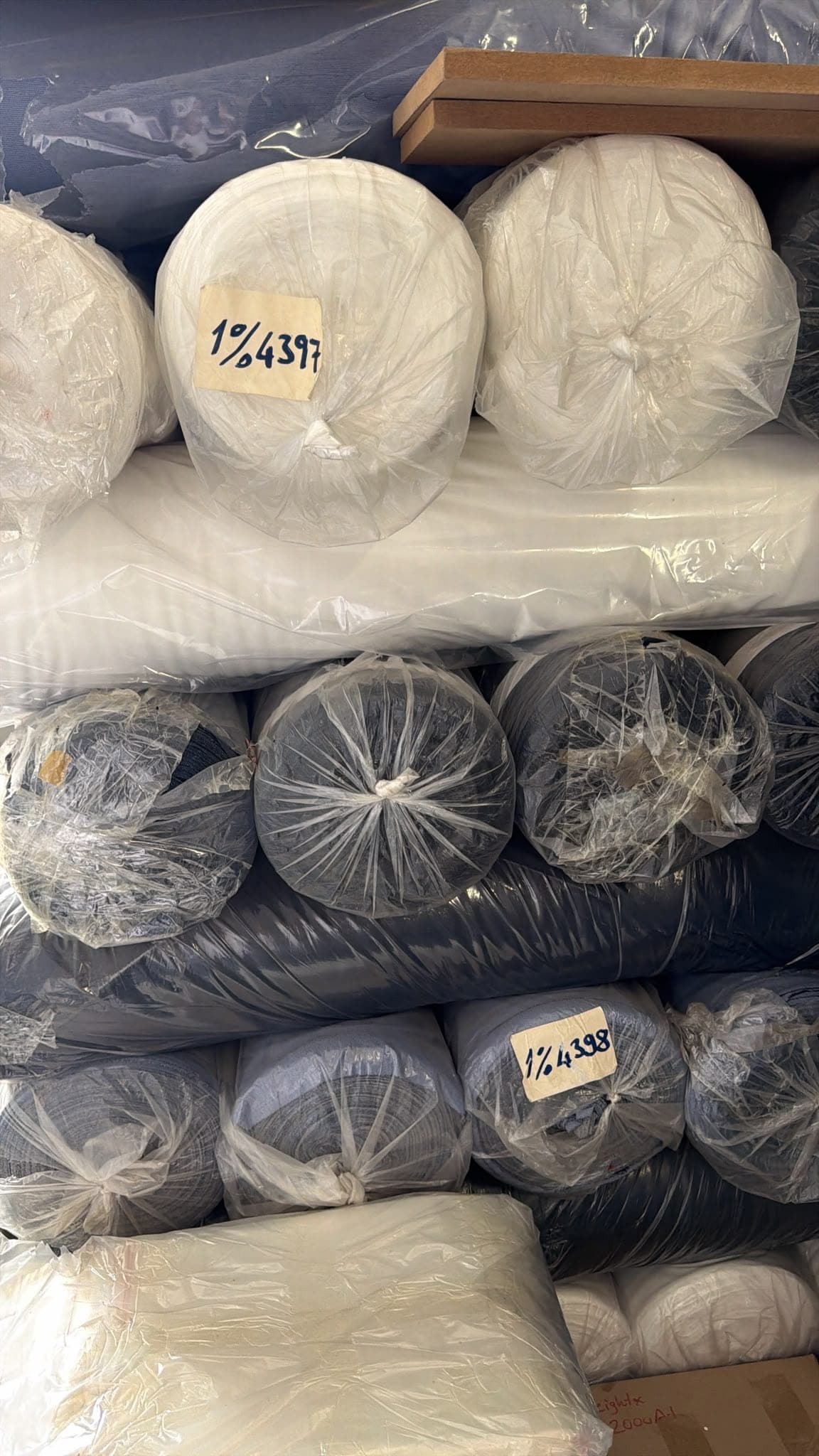 Labelled fabric rolls stock